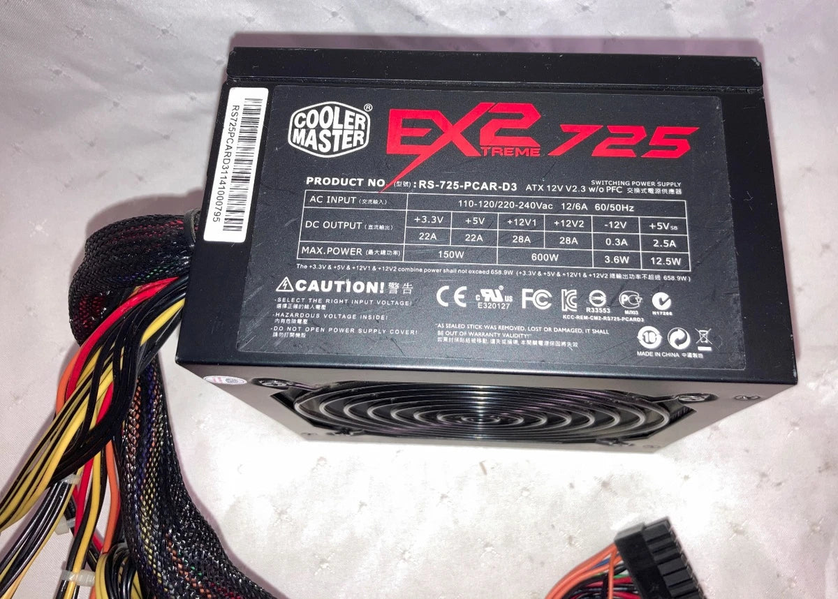 Cooler Master Extreme 2 725W RS-725-PCAR specification label showing power rail ratings